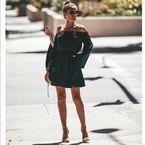 VICI SIMPLICITY POCKETED OFF THE SHOULDER DRESS